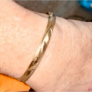 Beautiful 10k yellow gold bracelet.